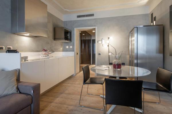 Milan Royal Suites - Luxury Duomo Εξωτερικό φωτογραφία